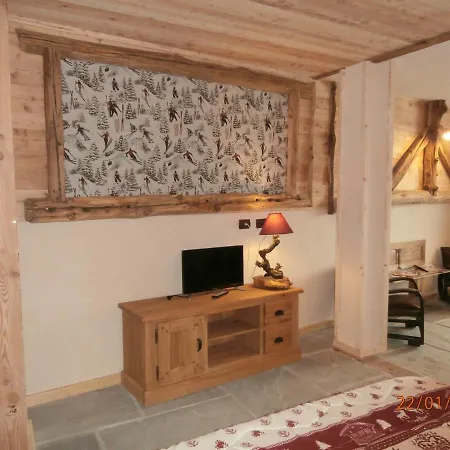 Les Fleurs D'aquilou Appartement Touraz